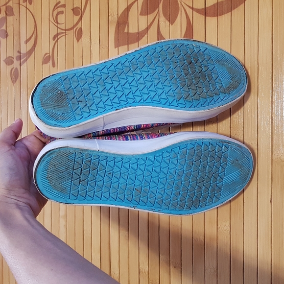 Basic Editions 🌈 Girls Shoes - Picture 9 of 11